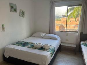 Letto o letti in una camera di Hotel Portal Guatapé