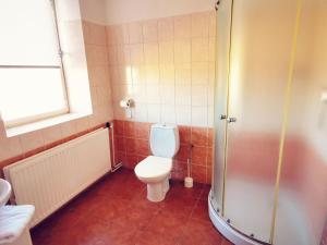 Kamar mandi di Penzion Ráj