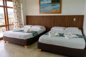 Letto o letti in una camera di Hotel Portal Guatapé