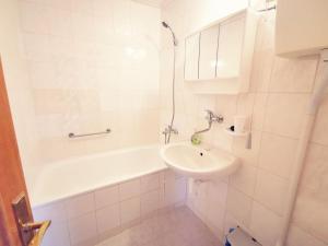 Kamar mandi di Penzion Ráj