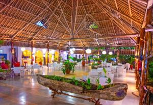 Restaurace v ubytování Maasai Resort + 37 fotografií