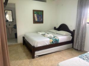 Letto o letti in una camera di Hotel Portal Guatapé
