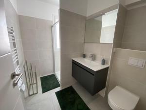 Koupelna v ubytování Port Leucate. Les Voiles Blanches. Superbe T4 Duplex climatisé. 6/7 Pers. Vue chenal et Port. Wifi. PKG. Ménage inclus. - FR-1-798-56 + 28 fotografií