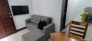 Χώρος καθιστικού στο New Clark City Guest House +3 φωτογραφίες
