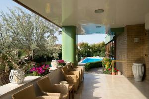 The swimming pool at or close to UNA HOTELS Imperial Beach Hotel