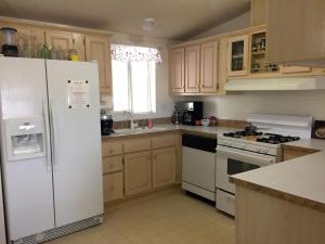 A cozinha ou cozinha compacta de Tecopa Sunrise