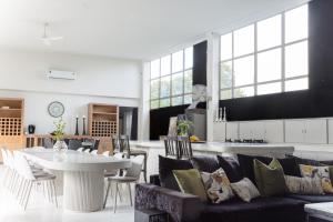 a living room with a couch and a table at Rocka Villa Maenam in Amphoe Koh Samui