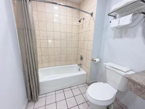 Koupelna v ubytování Uptown Inn