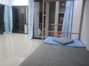 Postel nebo postele na pokoji v ubytování มังกรเลโฮลเทลกระบี่ Mangkonlay Hostel Krabi