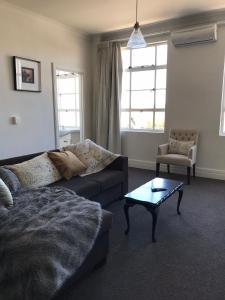 Χώρος καθιστικού στο Postmasters Apartment Motueka