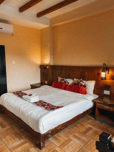 Ein Bett oder Betten in einem Zimmer der Unterkunft Hotel Tourist Residency
