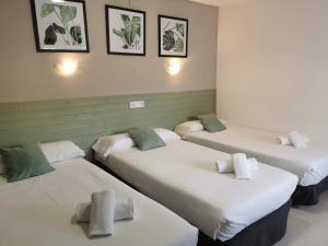 Postel nebo postele na pokoji v ubytování Hotel Costa Andaluza