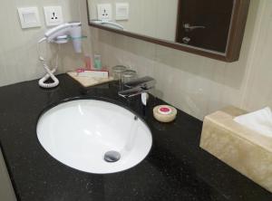 Koupelna v ubytování Orchardz Hotel Bandara
