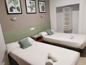 Postel nebo postele na pokoji v ubytování Hotel Costa Andaluza