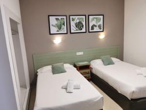 Postel nebo postele na pokoji v ubytování Hotel Costa Andaluza