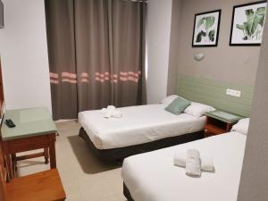 Postel nebo postele na pokoji v ubytování Hotel Costa Andaluza