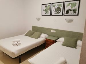 Postel nebo postele na pokoji v ubytování Hotel Costa Andaluza