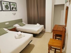 Postel nebo postele na pokoji v ubytování Hotel Costa Andaluza