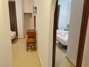 Postel nebo postele na pokoji v ubytování Hotel Costa Andaluza