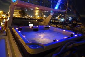 Fotografie z fotogalerie ubytování Exclusive Yacht Stay - Best Sea & Old Town Views - Prime Location v destinaci Kavala