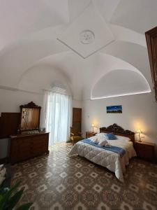 Postel nebo postele na pokoji v ubytování stanza zaffiro azzurro