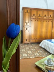 Postel nebo postele na pokoji v ubytování stanza zaffiro azzurro