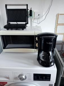 a microwave with a coffee pot on top of it at Il nido luminoso in Riomaggiore