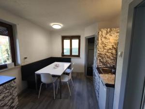 Gambar di galeri bagi Quaint Room in Modern Flat di Innsbruck