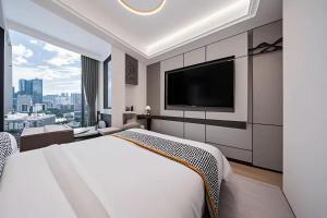 Postel nebo postele na pokoji v ubytování 和樾 City View Hotel - Guangzhou Taikoo Hui Zhujiang New Town Tianhe Sports Cente-Canton Fair