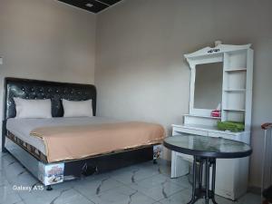 Postel nebo postele na pokoji v ubytování Anugrah Guest House
