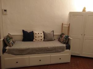 a bed with pillows on it in a room at Studio l'Olivette T1 in Avignon
