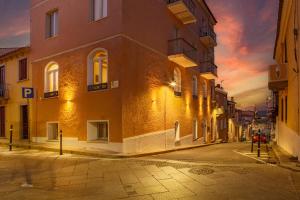 an empty street in a city at night at Il Busciolotto in Santa Teresa Gallura