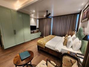 A bed or beds in a room at The Mantis