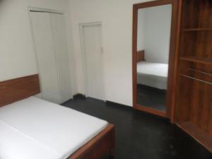Postel nebo postele na pokoji v ubytování Haritha Kanda Rest