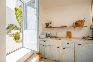 Kuchyň nebo kuchyňský kout v ubytování Apulia Charming Suites - Casa Lonfo Suite Sole