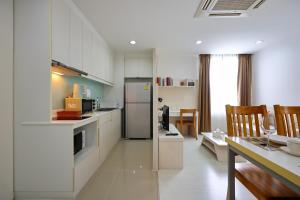 Η κουζίνα ή μικρή κουζίνα στο Homely 2 BRs Apartment Nimman