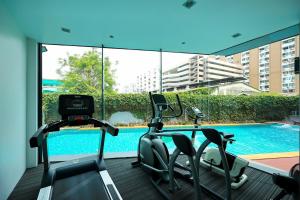 Γυμναστήριο ή/και όργανα γυμναστικής στο Homely 2 BRs Apartment Nimman