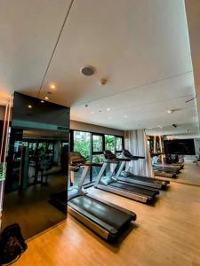 Fitness centrum a/nebo fitness zařízení v ubytování The Base Central Pattaya Condo by Thiva