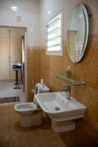 Bilik mandi di Résidence Prestige Lomé +34 gambar
