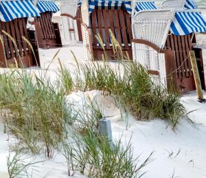 a pile of beach chairs in the snow at Maries Sterntaler Appartement in Schillig