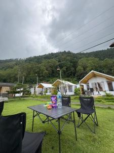 Nespecifikovaný výhled na hory nebo výhled na hory při pohledu z luxury tent