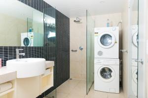 Bilik mandi di Darwin Harbour Suite