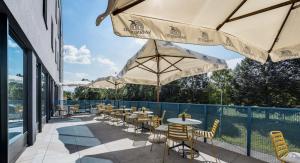 Balkon atau teras di Hotel Active Stadium
