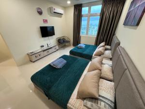 Μια τηλεόραση ή/και κέντρο ψυχαγωγίας στο 4 Pax - Scenic Riverfront Studio A, Kuching City