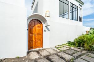 ヌサドゥアにあるSpring Villa Nusa Duaの白い家