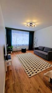 a living room with a couch and a rug at Rentoudu Tässä in Lahti