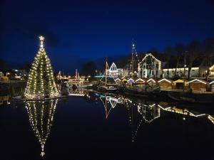 Foto sihtkohas Wittmund asuva majutusasutuse Smittshörn 3 - Nordsee Ferienhaus für Gruppen und Familien mit eingezäunten Garten galeriist