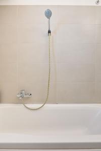 Ένα μπάνιο στο Garden Antique with Bubble Spa +44 φωτογραφίες