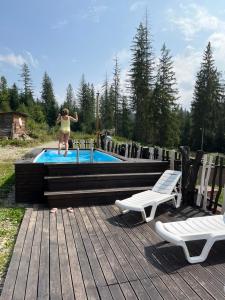 Bazén v ubytovaní Mountain White House гостинний двір alebo v jeho blízkosti