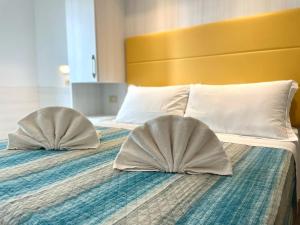 Postel nebo postele na pokoji v ubytování Hotel Crystal - SPIAGGIA INCLUSA con pacchetti personalizzati